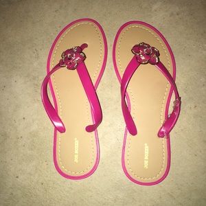 Joe boxer flip flops